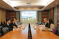 東南大學常務副校長王保平教授（左二）與中大副校長霍泰輝教授（右二）會晤交流